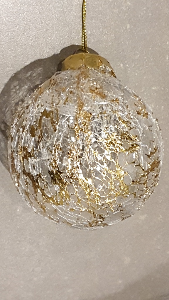 Kerstbal doorzichtig met wit-goud web